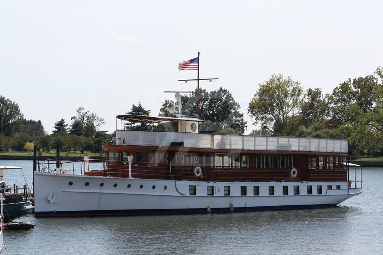 Sequoia yacht exterior 16