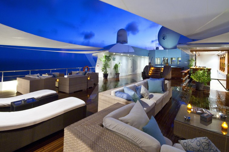 Lauren L yacht interior 4