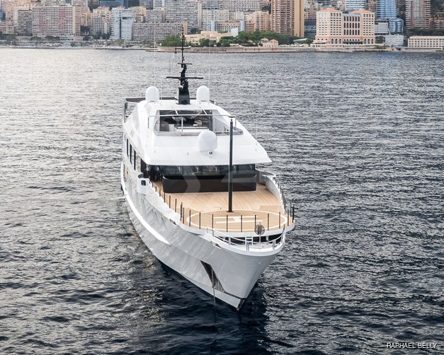 Idol yacht exterior 9