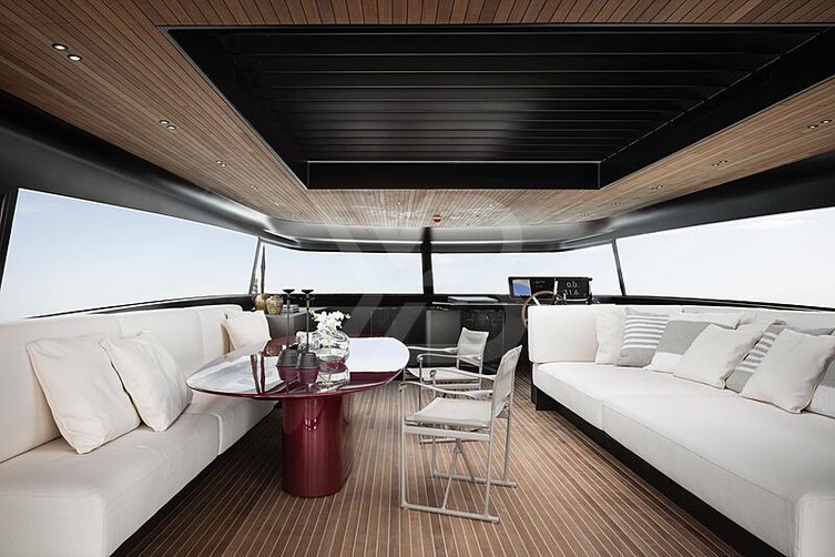 HM 1 yacht interior 6