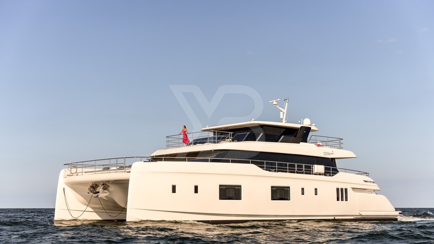 Thea VI yacht exterior 2