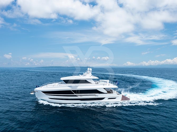 Happy Heart yacht exterior 16