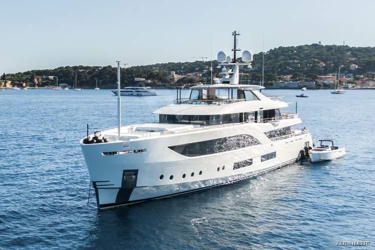 C yacht exterior 12