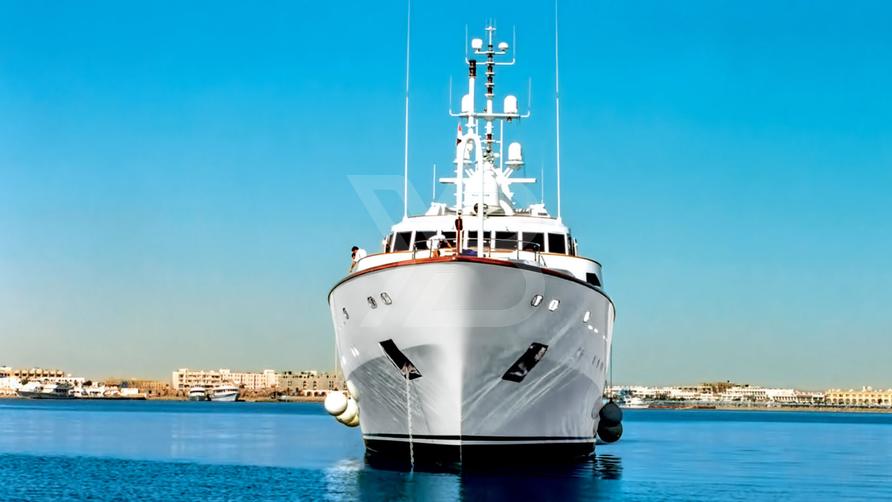Suite yacht exterior 4