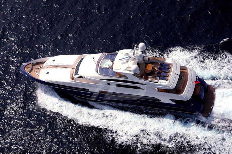 Kajak yacht exterior 5