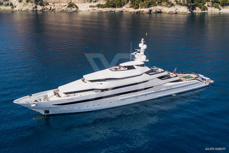 Amore Vero yacht exterior 6