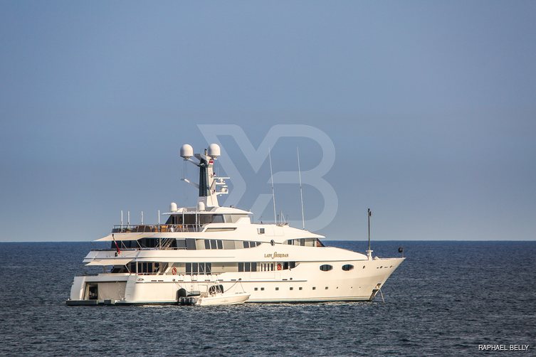 Amaral yacht exterior 3