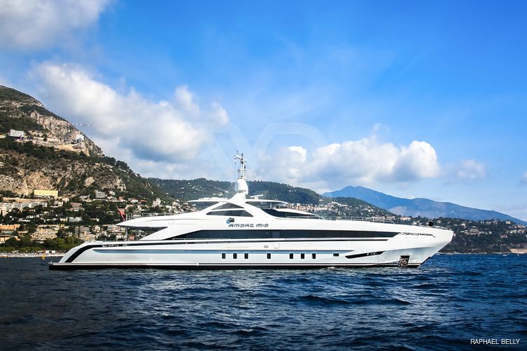 Amore Mio yacht exterior 2