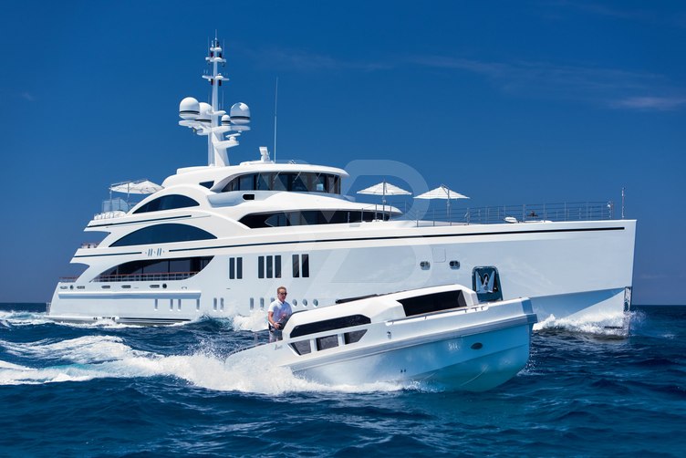 Soundwave yacht exterior 2