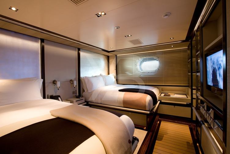 Bayesian yacht interior 15