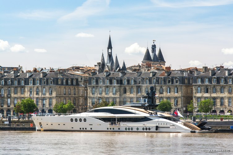 Lady M yacht exterior 3