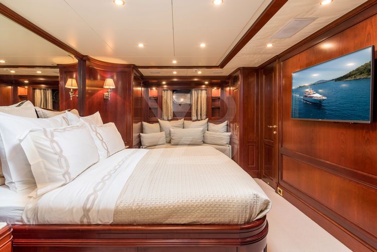 Endless Summer yacht interior 11