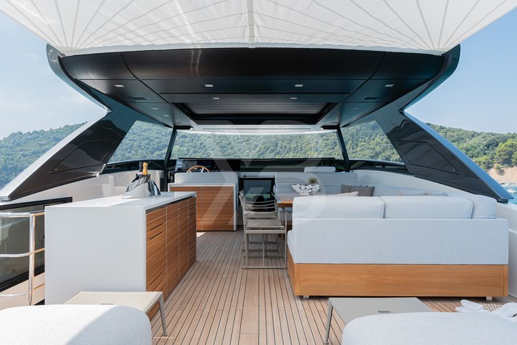 Eight13 yacht interior 4