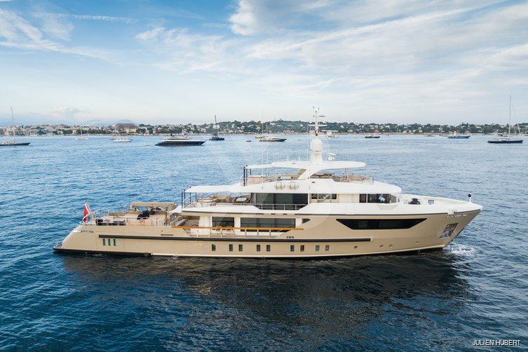 Lars yacht exterior 22