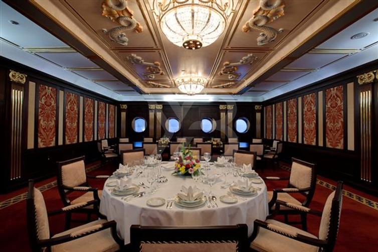 Al Mabrukah yacht interior 9