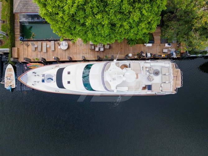 In the Zone yacht exterior 4
