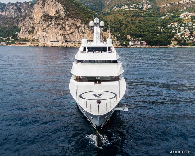 Avantage yacht exterior 32