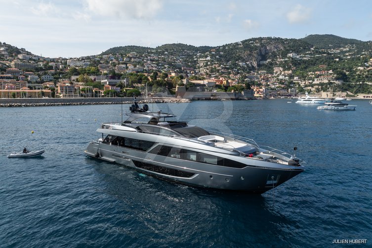 Janette yacht exterior 10