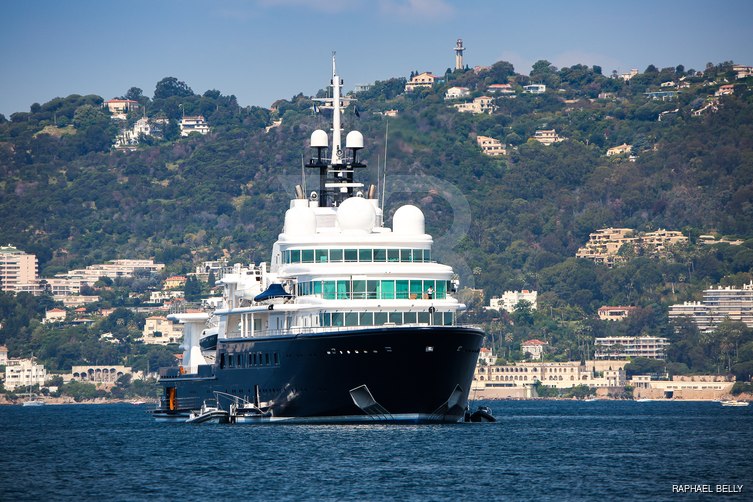 Le Grand Bleu yacht exterior 22