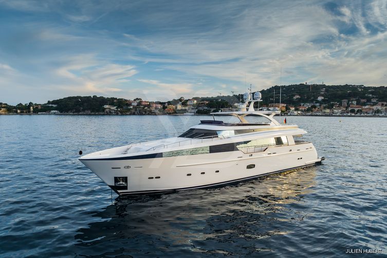 Abaco yacht exterior 2