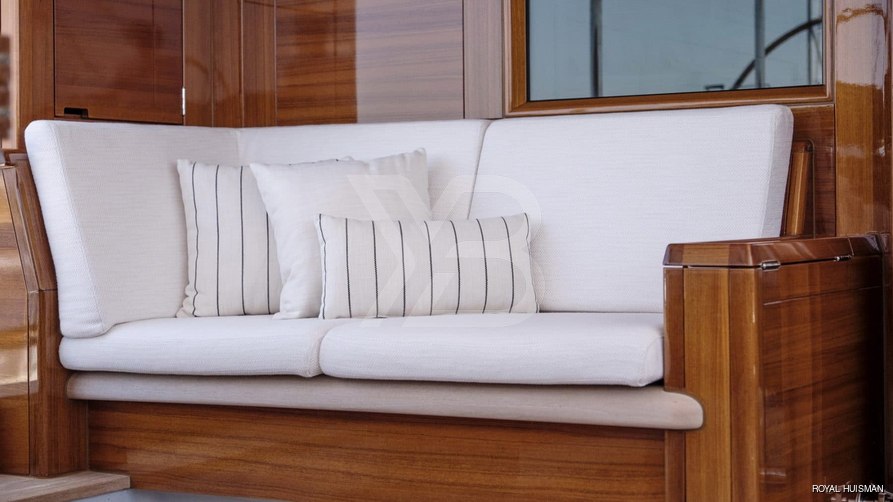 Apsara yacht interior 16