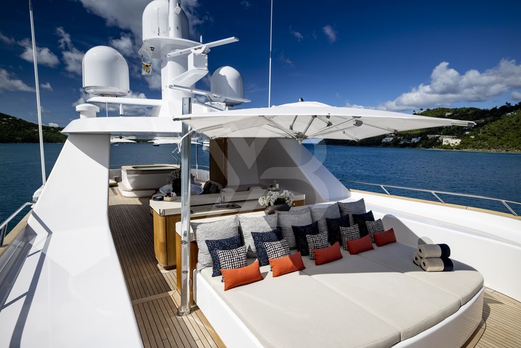 Juneluck yacht exterior 7