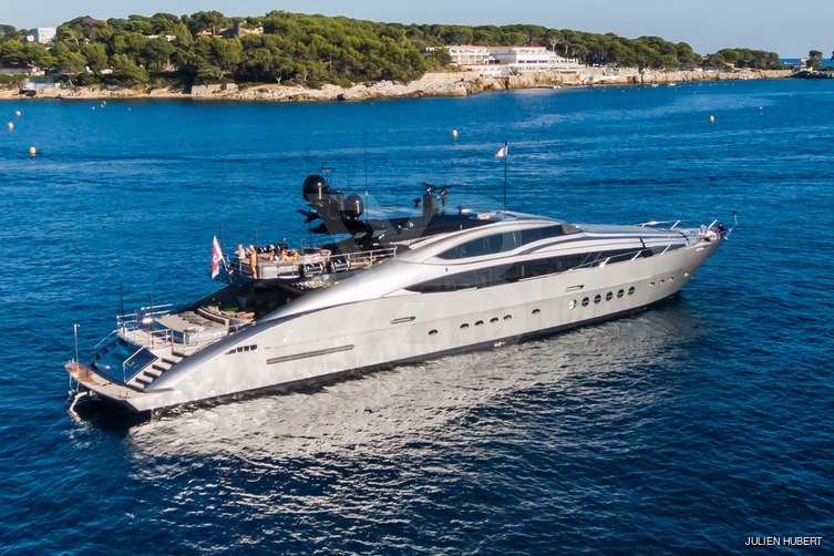 Five yacht exterior 9