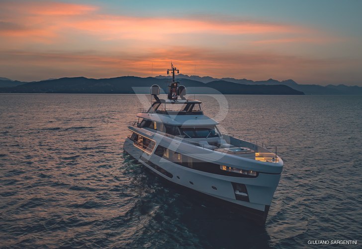 Legend yacht exterior 22