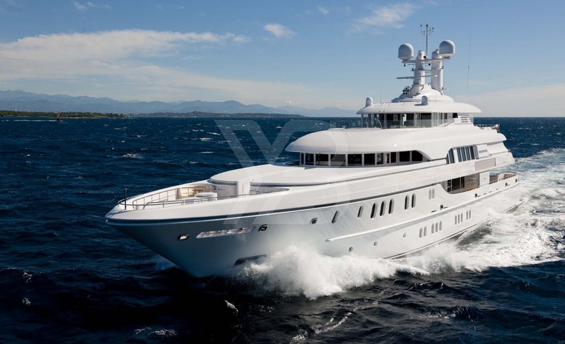 Bella Vita yacht exterior 3