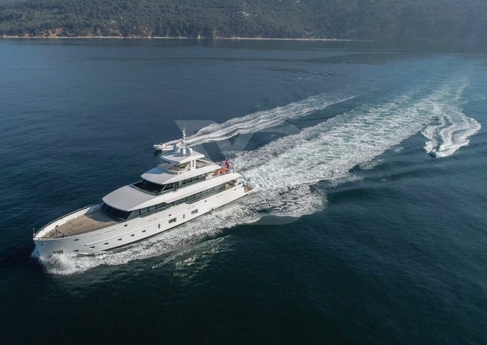 K yacht exterior 3