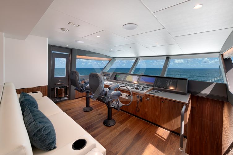 Horizon FD100 /911 yacht interior 27