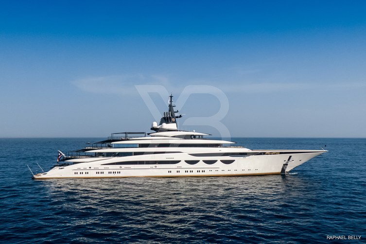 Ahpo yacht exterior 2