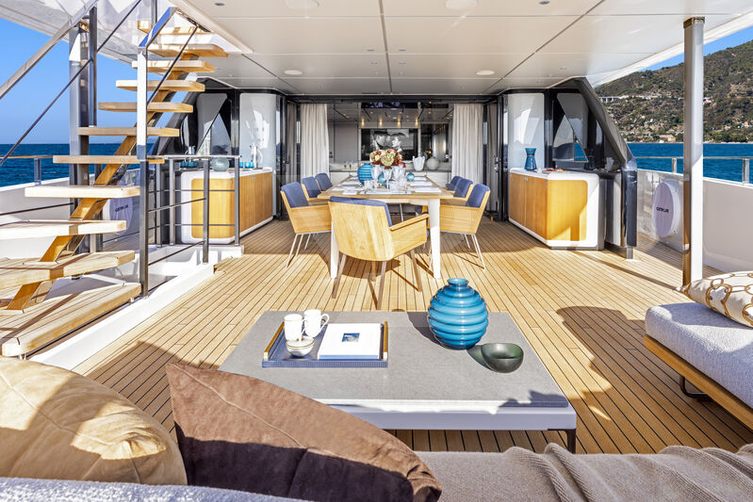 Miotu yacht interior 5