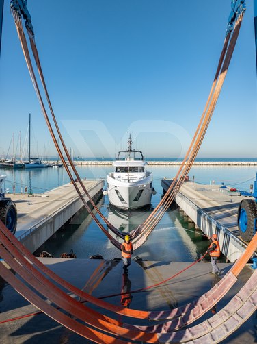 Pufferfish yacht exterior 7