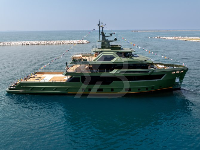 Nasiba yacht exterior 2