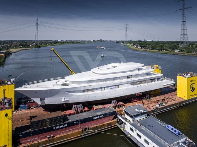 Feadship 827 yacht exterior 9