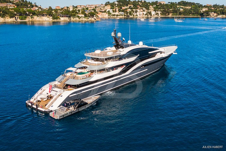 Dar yacht exterior 19