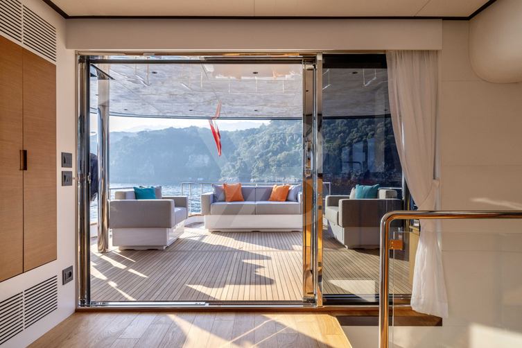 Gipsy VI yacht interior 12