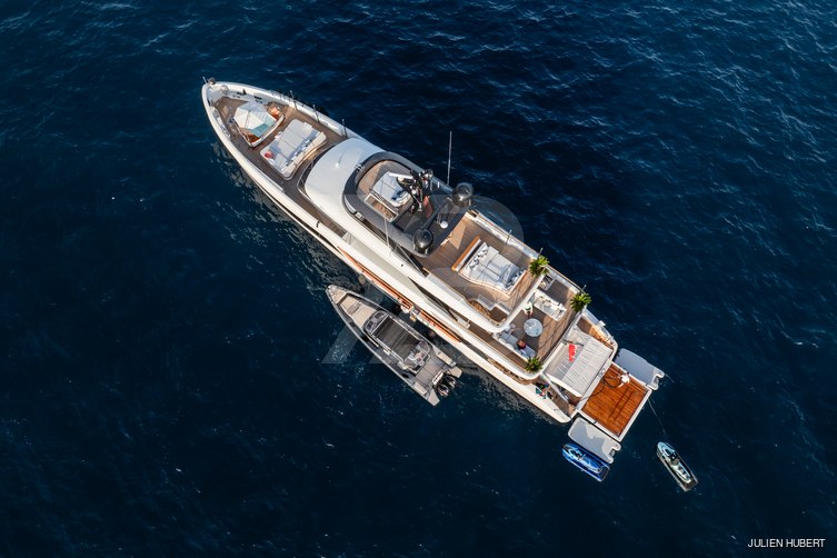 Alluria yacht exterior 3