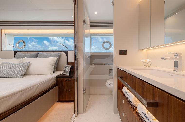 Horizon FD100 /911 yacht interior 14