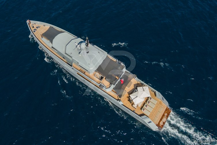 Cyclone yacht exterior 15