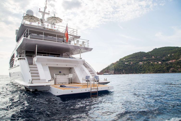 Bamboo yacht exterior 6