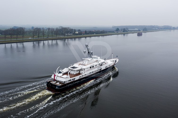 Amara yacht exterior 8