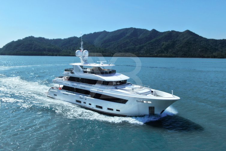 Juanky yacht exterior 2
