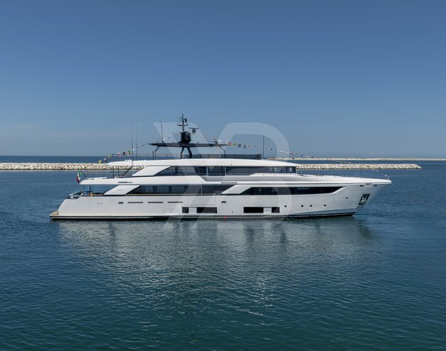 Felicity yacht exterior 2