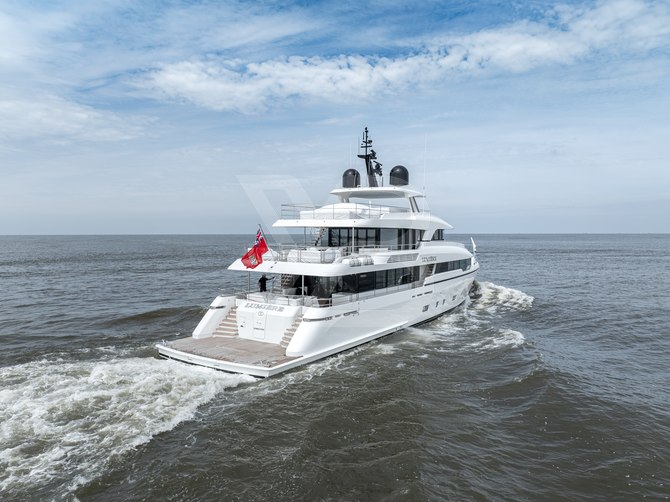 Lumière yacht exterior 6