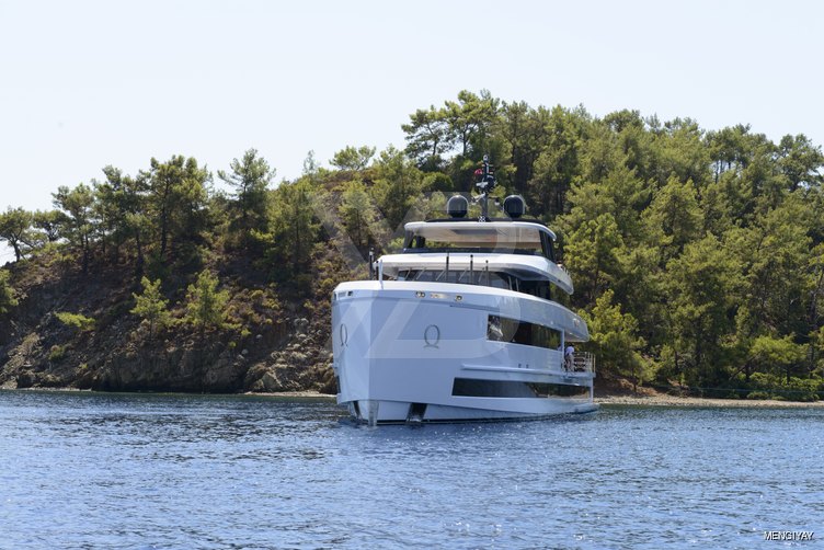 Aquarius yacht exterior 12