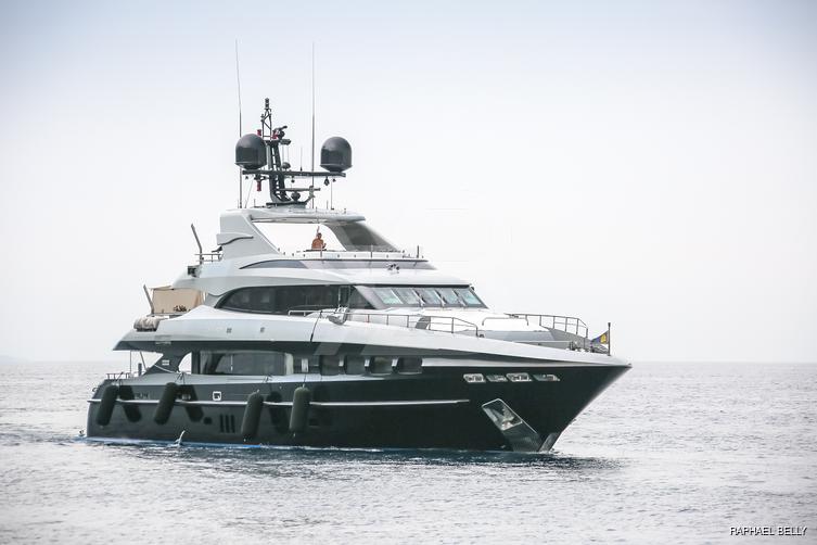 Maestro yacht exterior 4