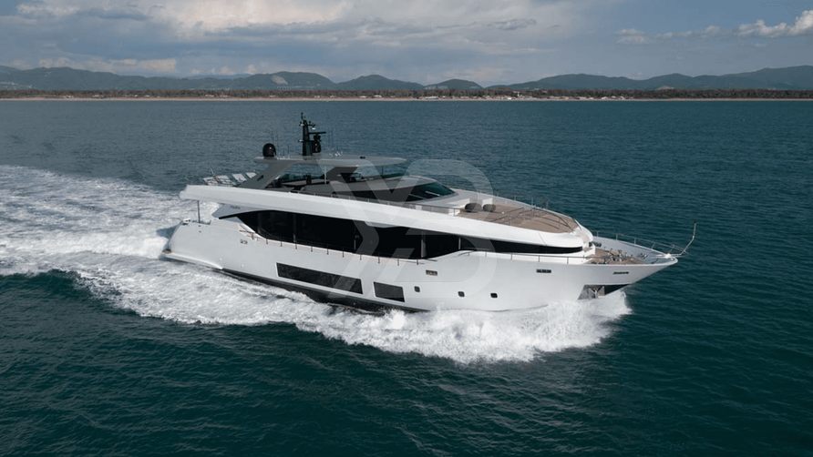 Four Joys yacht exterior 2