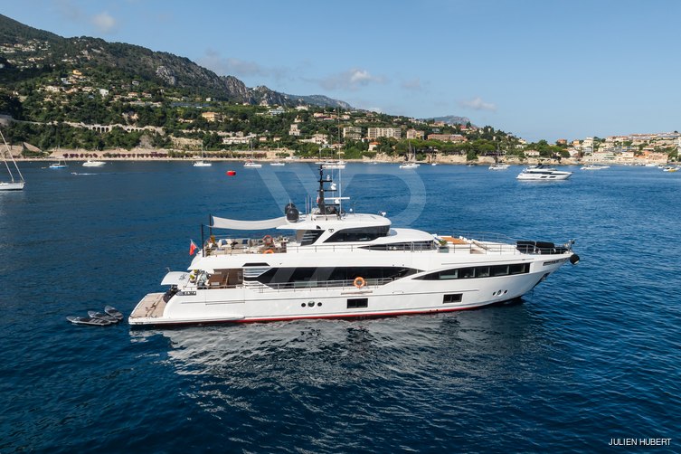 Mad Day yacht exterior 9